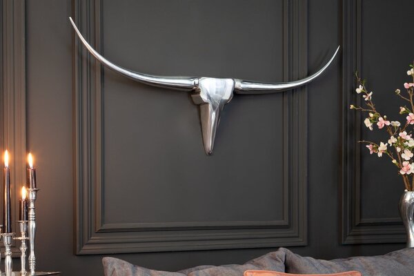 Glamour závěsná nástěnná dekorace Longhorn ve tvaru býčí lebky z lesklého chromového kovu ve stříbrné barvě 99 cm