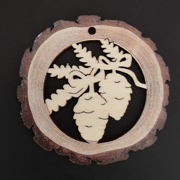 AMADEA Dřevěná ozdoba s potiskem kůry - koule se šiškami 6 cm
