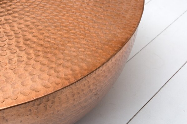 Designový glamour tepaný měděný konferenční stolek Hammerblow v kulatém tvaru z kovu s úložným prostorem 60cm