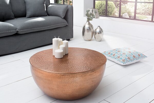 Designový glamour tepaný měděný konferenční stolek Hammerblow v kulatém tvaru z kovu s úložným prostorem 60cm