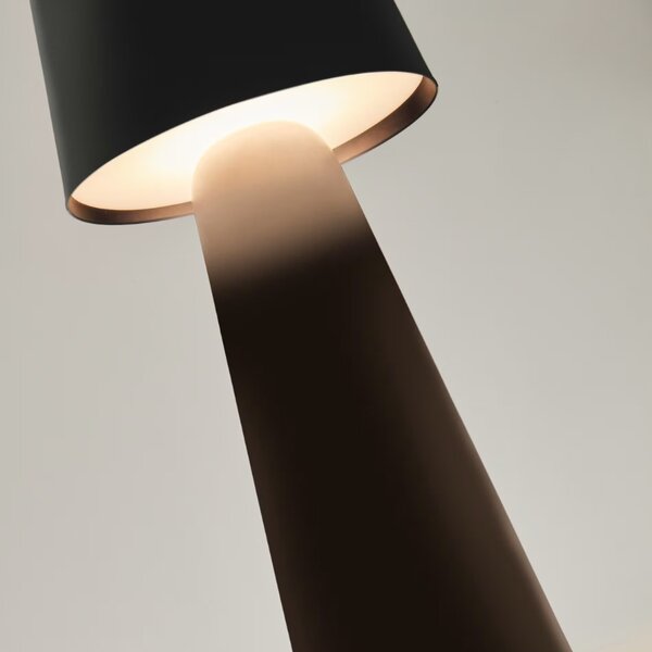 Kave Home Černá kovová zahradní stolní LED lampa Arenys M