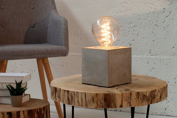 Designová industriální stolní lampa Cement se čtvercovou betonovou základnou v šedé barvě 12 cm