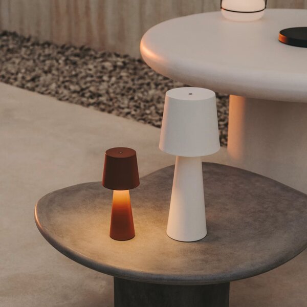 Kave Home Bílá kovová zahradní stolní LED lampa Arenys M