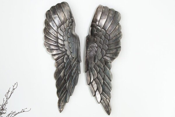 Vintage nástěnná dekorace Angel Wings z kovu ve stříbrné patinované barvě s detailním reliéfem rtů 65 cm
