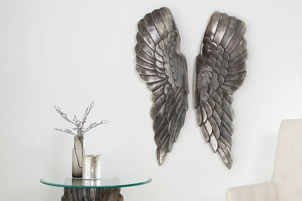 Vintage nástěnná dekorace Angel Wings z kovu ve stříbrné patinované barvě s detailním reliéfem rtů 65 cm