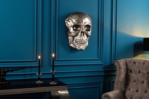 Glamour závěsná nástěnná dekorace Skull z kovu ve stříbrném provedení ve tvaru lebky 40 cm