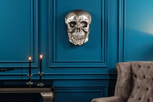 Glamour závěsná nástěnná dekorace Skull z kovu ve stříbrném provedení ve tvaru lebky 40 cm