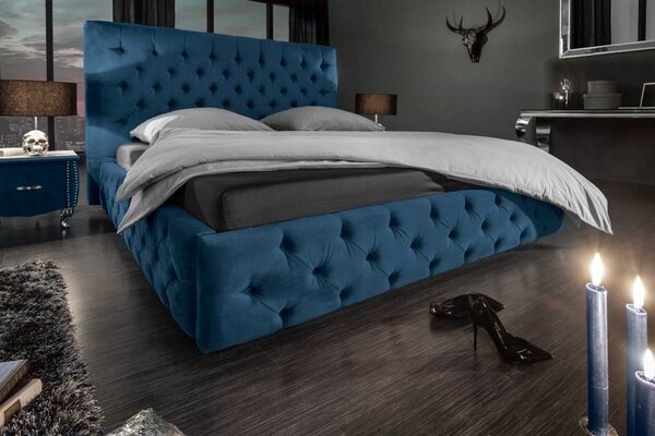 Chesterfield manželská postel Kreon v modrém sametovém potahu na matraci 180x200cm