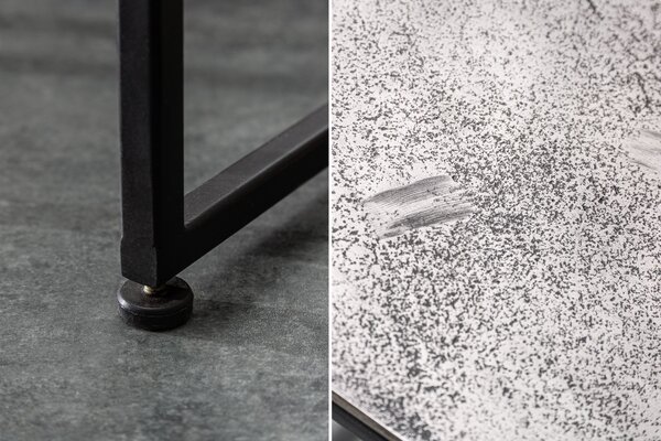 Moderní šedý set příručních stolků Elements se čtvercovou deskou a černou konstrukcí z kovu 40cm