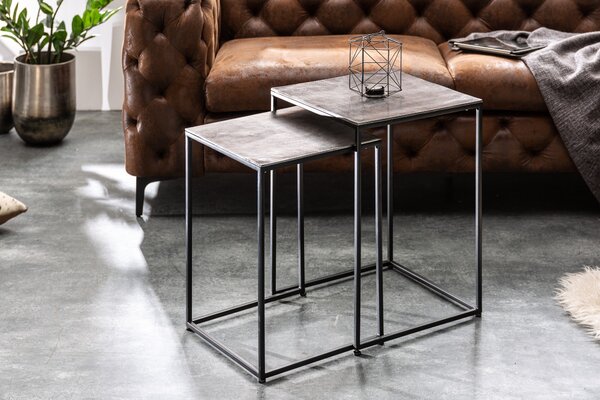 Moderní šedý set příručních stolků Elements se čtvercovou deskou a černou konstrukcí z kovu 40cm