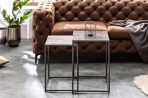 Moderní šedý set příručních stolků Elements se čtvercovou deskou a černou konstrukcí z kovu 40cm