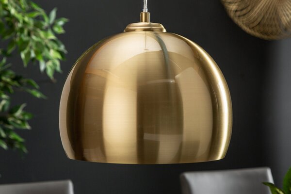 Art deco kulatý závěsný lustr Aurora ve zlaté barvě s kovovým lesklým povrchem a tvarem nedokončené koule 30 cm
