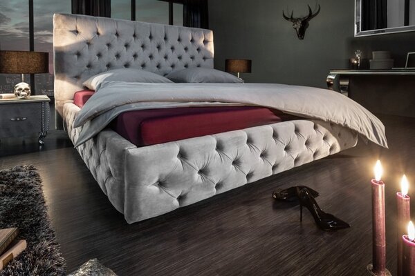 Chesterfield čalouněná šedá sametová postel Kreon I s vysokým čelem 210cm