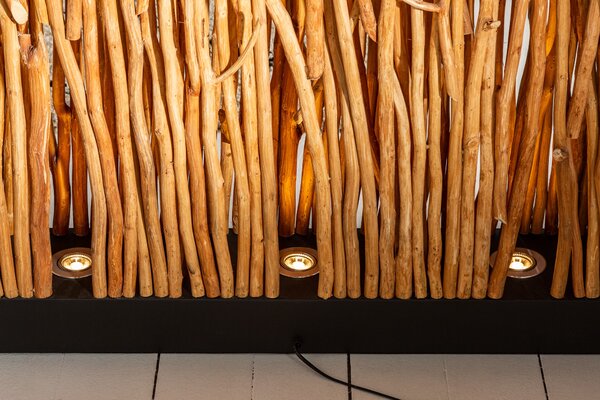 Koloniální vysoká stojací lampa Euphoria v podobě paravánu ze dřeva 180cm