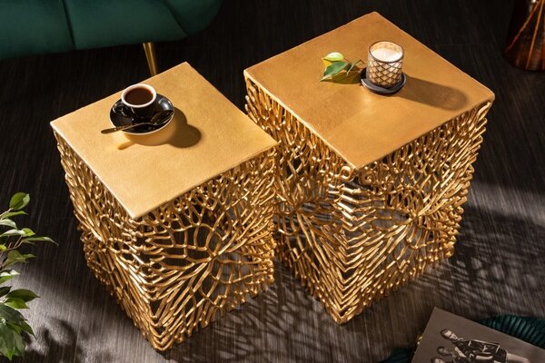 Art-deco stylový set dvou čtverečních příručních stolků Hoja ve zlaté barvě