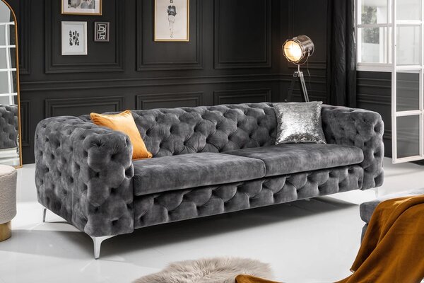 Luxusní chesterfield třímístná sedačka Modern Barock v tmavě šedé barvě se sametovým potahem 240cm