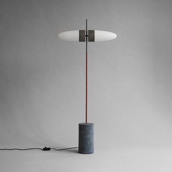 Opálově bílá skleněná stojací lampa 101Copenhagen Bull 140 cm s mramorovou podstavou