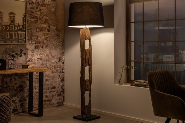 Etno stojící lampa Adelise s dřevěnou podstavou a černým stínítkem 177cm