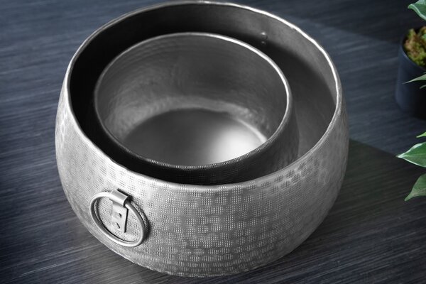 Orientální designový set nízkých stříbrných květináčů Cobre ze slitiny kovu s kulatými rukojeťmi 40cm