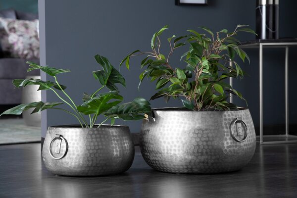 Orientální designový set nízkých stříbrných květináčů Cobre ze slitiny kovu s kulatými rukojeťmi 40cm