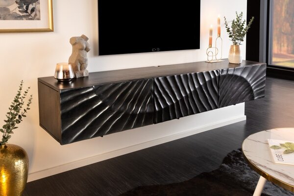 Designová závěsná televizní skříňka Cumbria v art deco stylu z masivního mangového dřeva a ručně vyřezávaným reliéfem 160cm