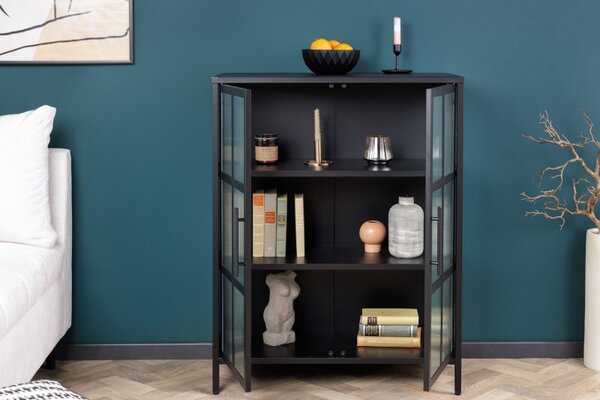 Designová industriální nízká vitrína Industria Durante z kovu s dvířky z žebrovaného skla černá 102cm