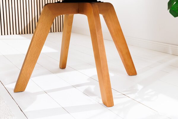 Moderní designová židle Devon s antickým šedým čalouněním as hnědým dřevěnýma nohama 83cm