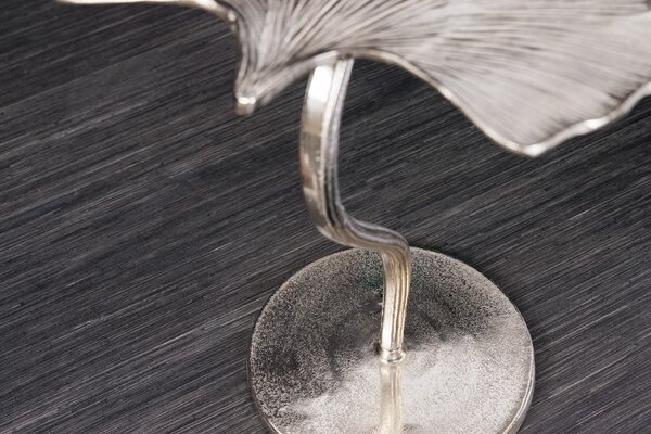 Art-deco designový příruční stolek Ginko ve tvaru listu stříbrný 53cm