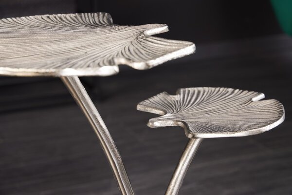 Art-deco stříbrný příruční stolek Ginko se dvěma deskami ve tvaru listu kovový 56cm