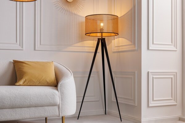Moderní stojací lampa Citadel s kulatým stínítkem s vídeňským výpletem světle hnědé barvy a černýma nohama 140cm