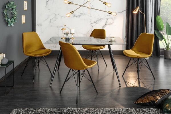 Designová hořčicově žlutá jídelní židle Scandinavia se sametovým čalouněním a černými nožičkami z kovu 86cm
