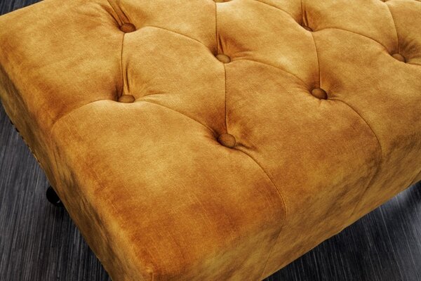 Designová taburetka Cella s Chesterfield sametovým čalouněním s dřevěnými nožičkami hořčicově žlutá 80cm