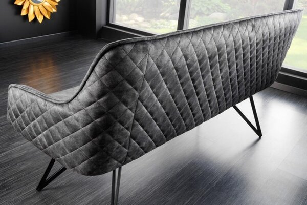 Designová lavice Dunelon s tmavě šedým sametovým potahem a černýma nohama z kovu 160cm