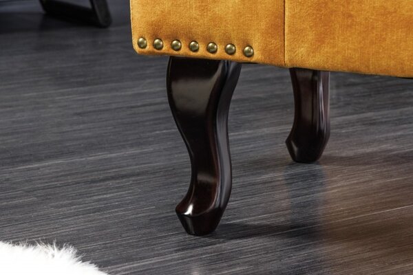 Designová taburetka Cella s Chesterfield sametovým čalouněním s dřevěnými nožičkami hořčicově žlutá 80cm