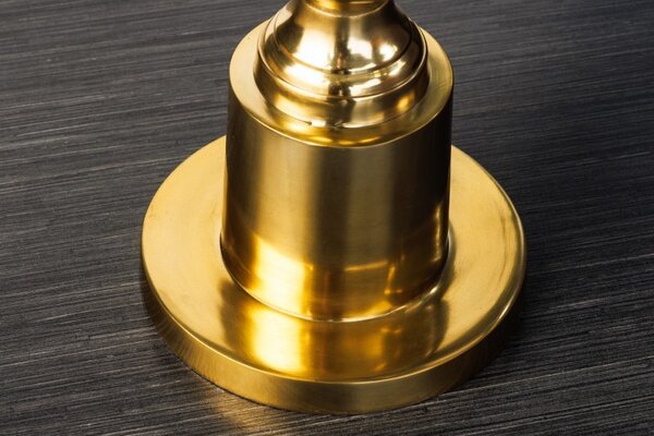 Luxusní art deco příruční stolek Marietta se zlatou ozdobnou podstavou a černou kulatou vrchní deskou 65cm