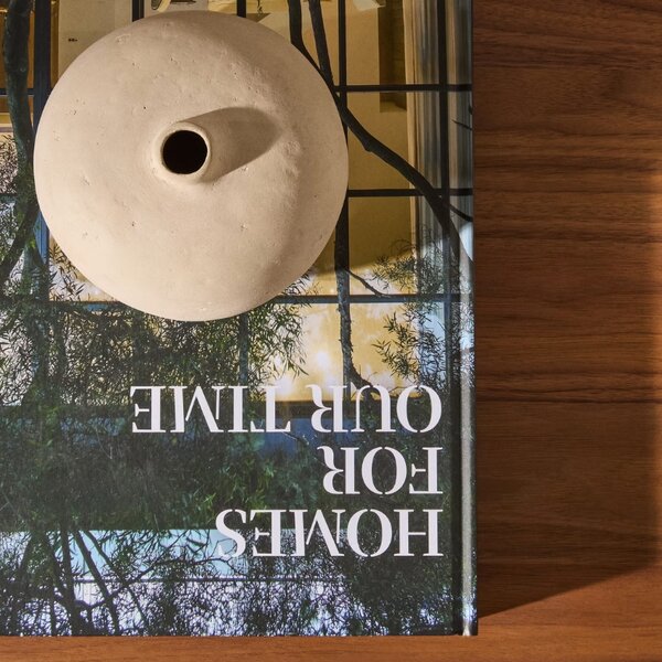 Bílá váza Kave Home Nivala ø 15 cm