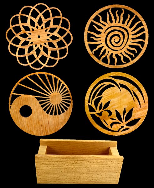 AMADEA Sada pro stolování - stojánek na podtácky a čtyři různé podtácky z masivního dřeva