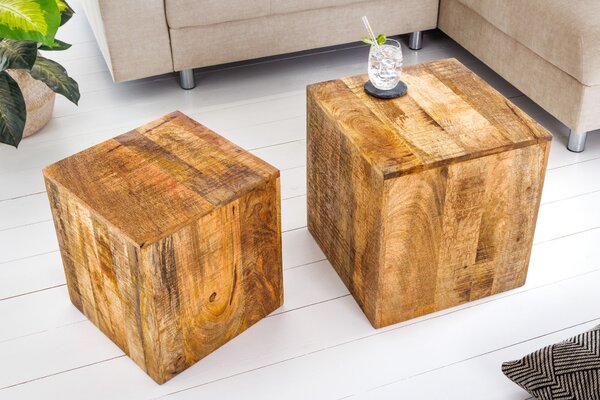 Set masivních čtvercových příručních stolků Cascara z mangového dřeva v hnědé barvě 45/40cm