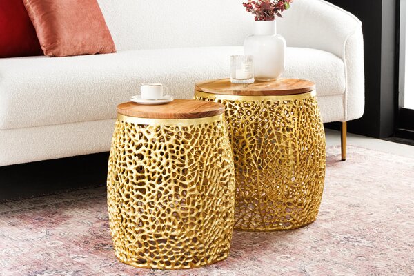 Designový set dvou konferenčních stolků Hoja s kovovou zlatou konstrukcí a kulatou dřevěnou deskou 46 cm