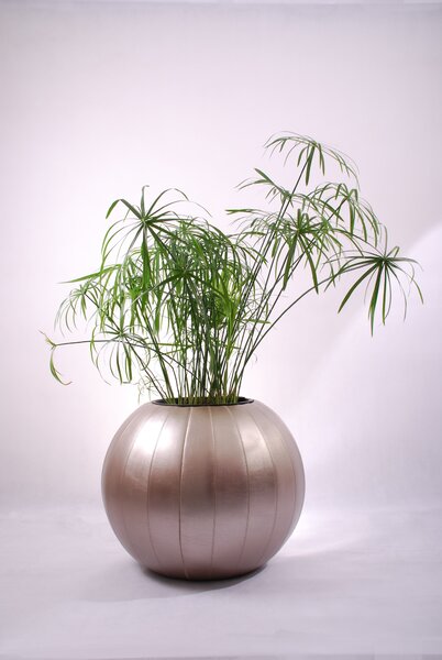Květináč do interiéru GLOBE, průměr 60 cm, bronzový, outlet