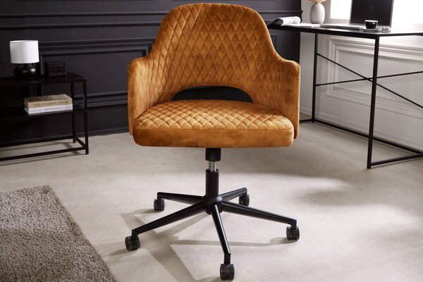 Designová moderní otočná židle Pedro s okrovým žlutým sametovým potahem a konstrukcí s kolečky 82 cm