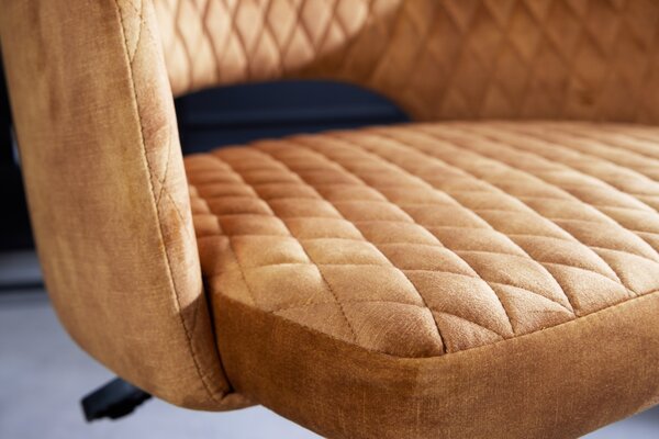 Designová moderní otočná židle Pedro s okrovým žlutým sametovým potahem a konstrukcí s kolečky 82 cm