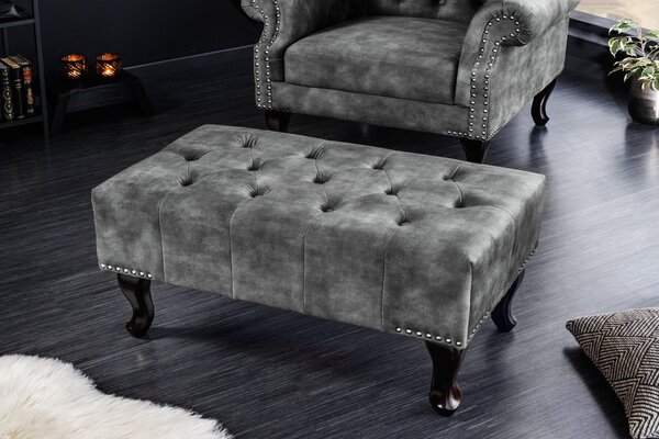 Vintage taburetka Marlon s šedým sametovým čalouněním s chesterfield prošíváním a masivními vyřezávanými nožičkami 80cm