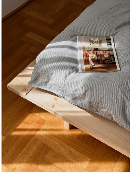 Dvoulůžková postel z borovicového dřeva s roštem 160x200 cm Japan – Karup Design