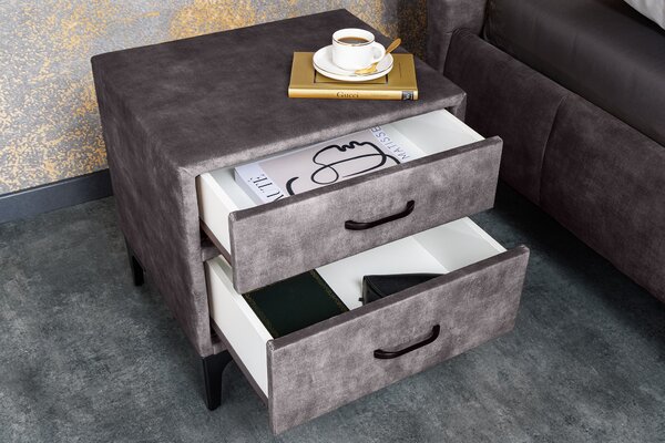 Designový noční stolek Velouria v tmavě šedé barvě se sametovým čalouněním 50 cm