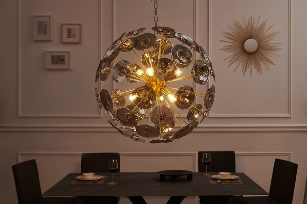 Designový art-deco lustr Nebulosa ve tvaru koule se zlatou kovovou konstrukcí a 48 skleněnými panely 65 cm
