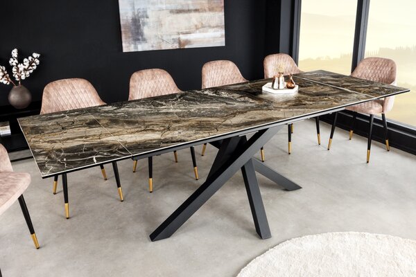 Rozkládací obdélníkový jídelní stůl Ceramia s vrchní deskou s mramorovým designem a překříženýma nohama černá hnědá 180 cm