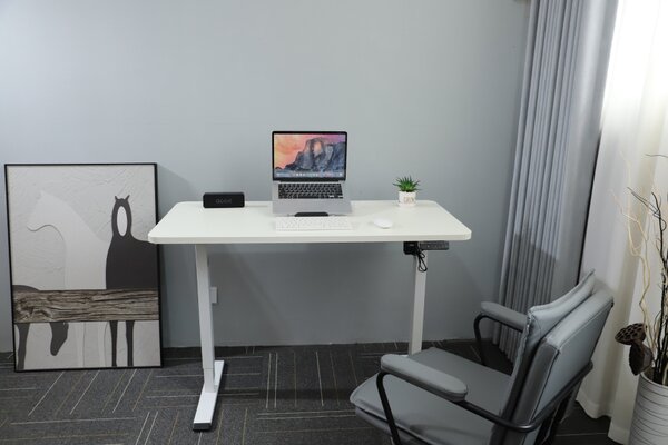 Výškově nastavitelný elektrický stůl BestBerg BBAT-12WW / rozměr 120x60 cm / výška 70-114 cm / bílá