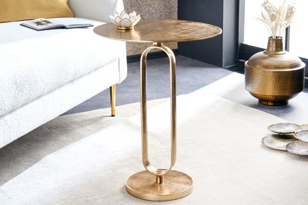 Art deco kulatý zlatý kovový příruční stolek Zendy s glamour nádechem 60 cm