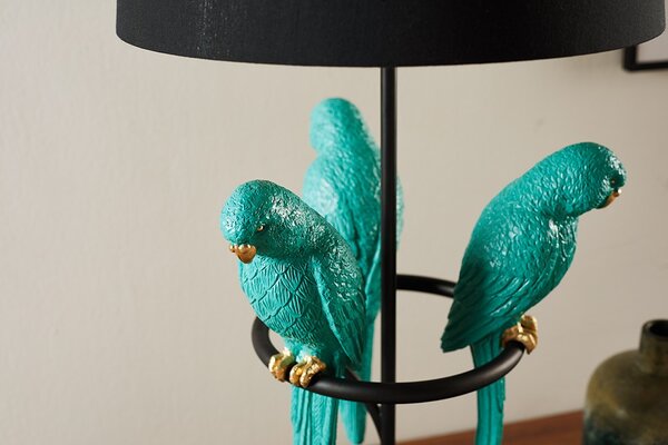 Designová stolní lampa Macaw v černé barvě se třemi tyrkysovými figurami papoušků 75 cm